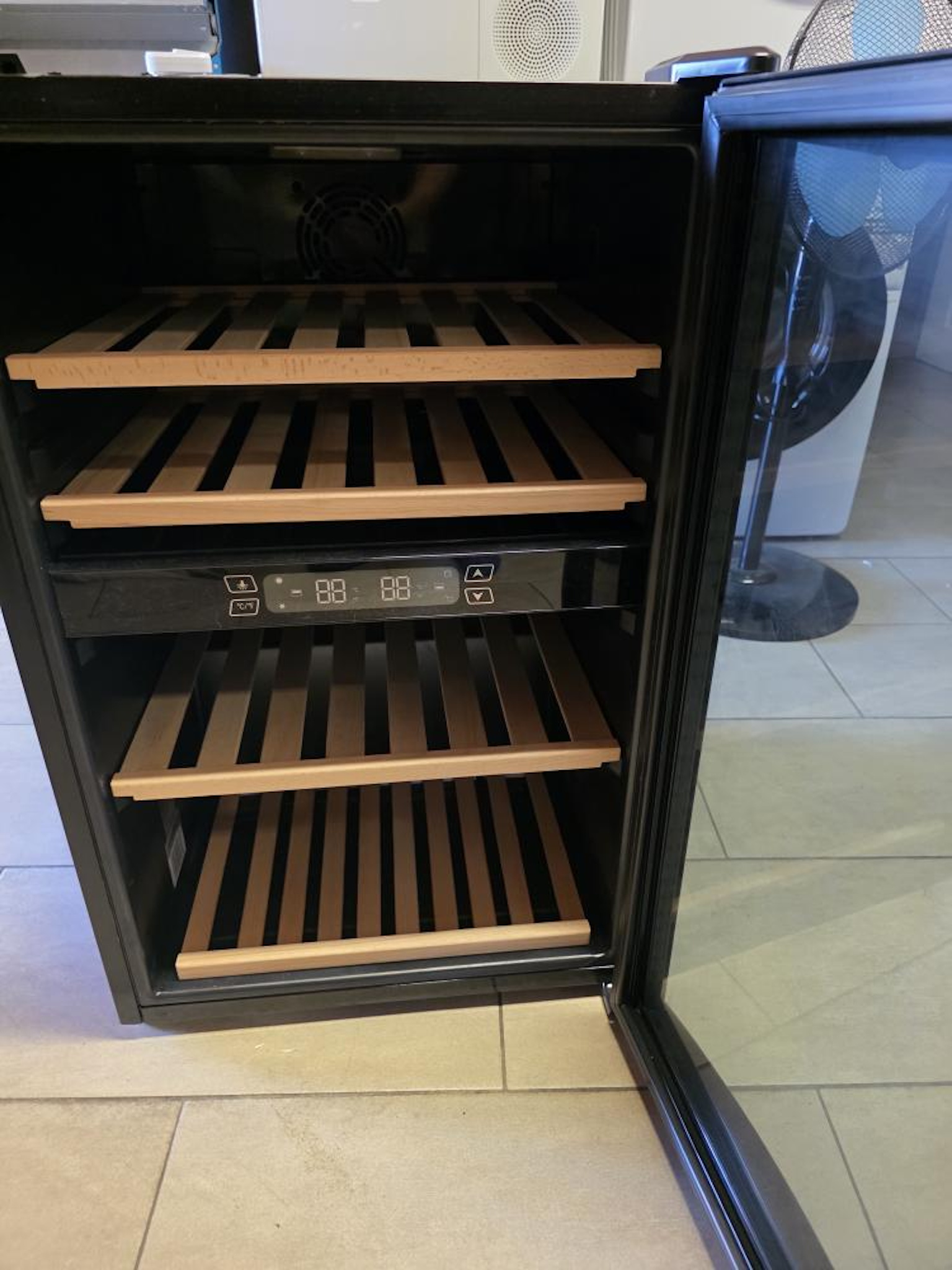 Vinotéka Guzzanti GZ 52DD (II. jakost)